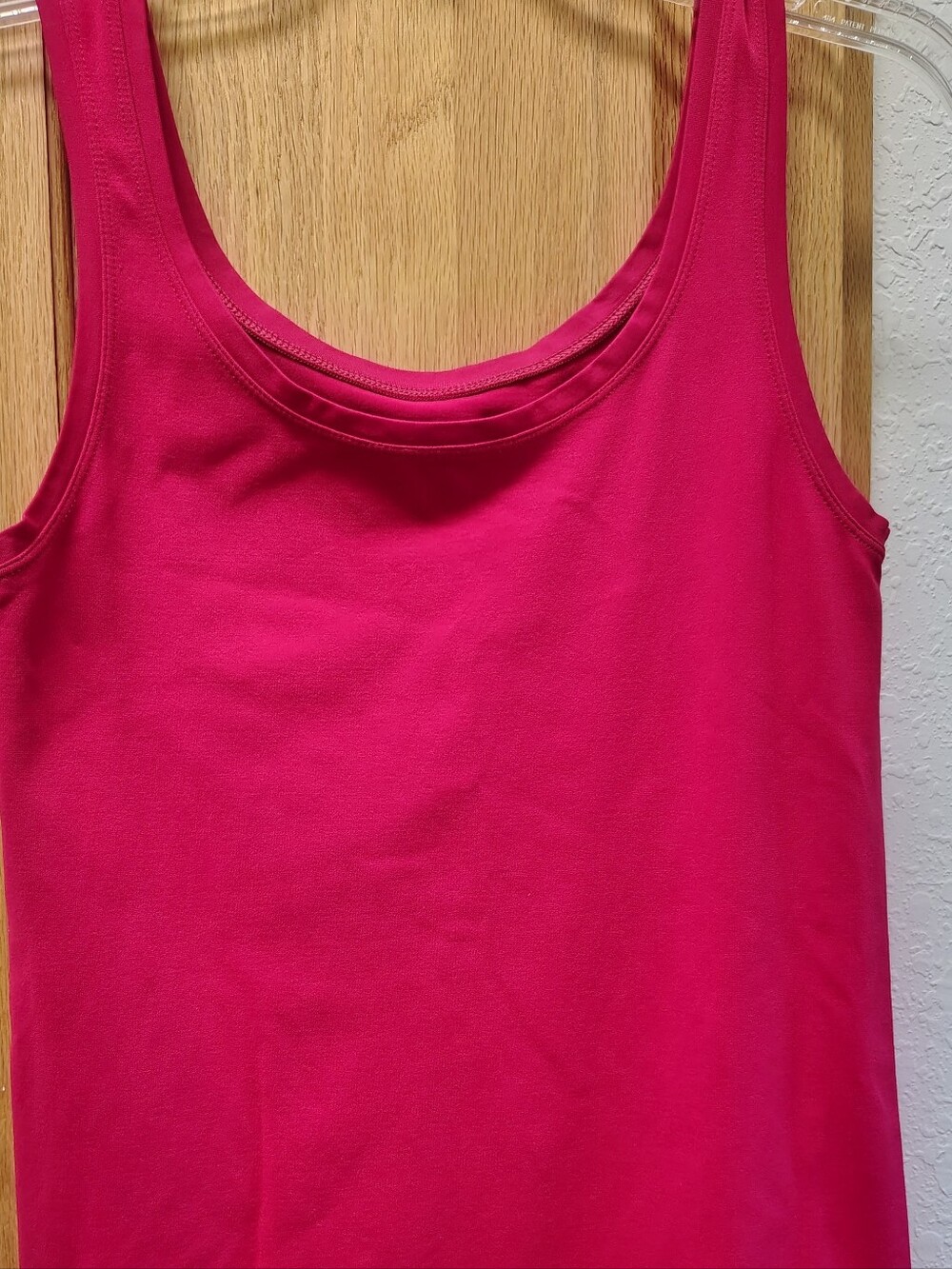 Soma Women’s Scoop Neck Tank Top - Hot red. Medium, Stretchy, Like New.